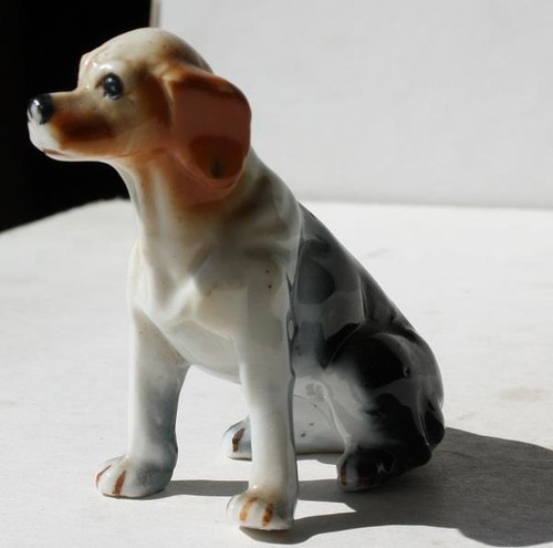 Beagle dog figurine - figurine, sitting