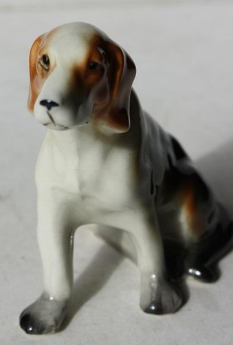 Beagle dog figurine - figurine, brown